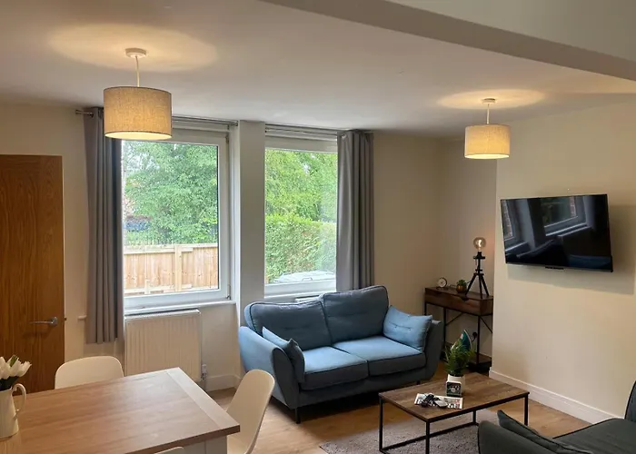Flaxman Avenue - Lovely 4 Bed Home, 5 Mins Drive To York City Centre, Free Superfast Wi-Fi, Free On-Street Parking